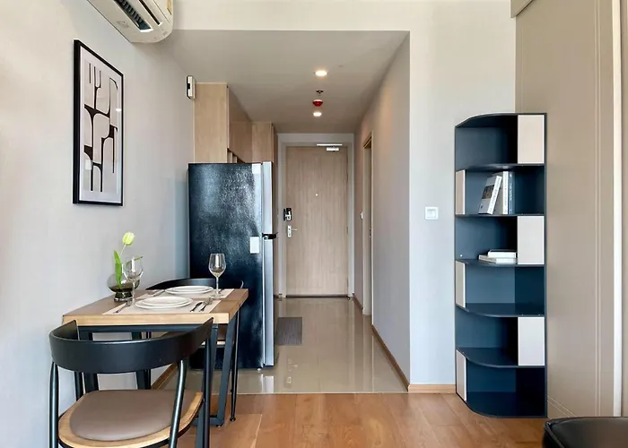 Near Bts L Centralworld L Pool And Sauna