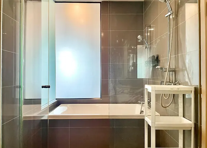 Near Bts L Centralworld L Pool And Sauna 曼谷