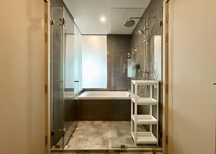 Near Bts L Centralworld L Pool And Sauna