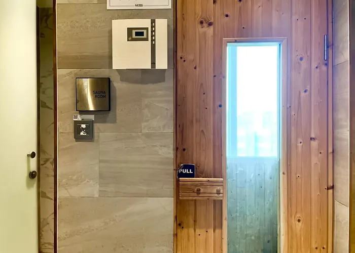 Near Bts L Centralworld L Pool And Sauna 曼谷